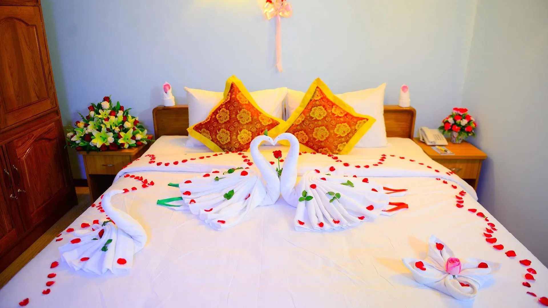 Vega Star Hotel 0*, Gyogon